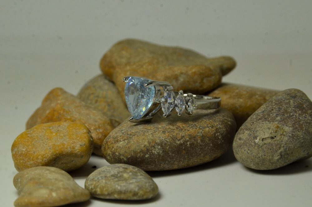 Classic silver ring adorned with a dazzling white zircon centerpiece. - Image 2