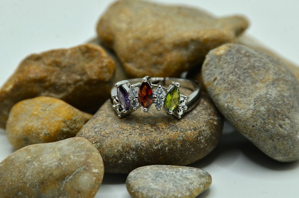 Bold and beautiful solitaire zircon ring, perfect for any occasion.
