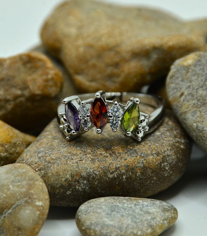 Bold and beautiful solitaire zircon ring, perfect for any occasion.