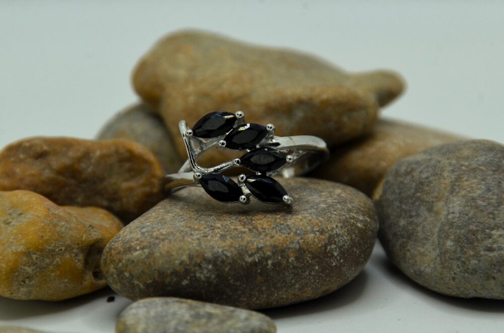Elegant zircon ring featuring a brilliant-cut stone