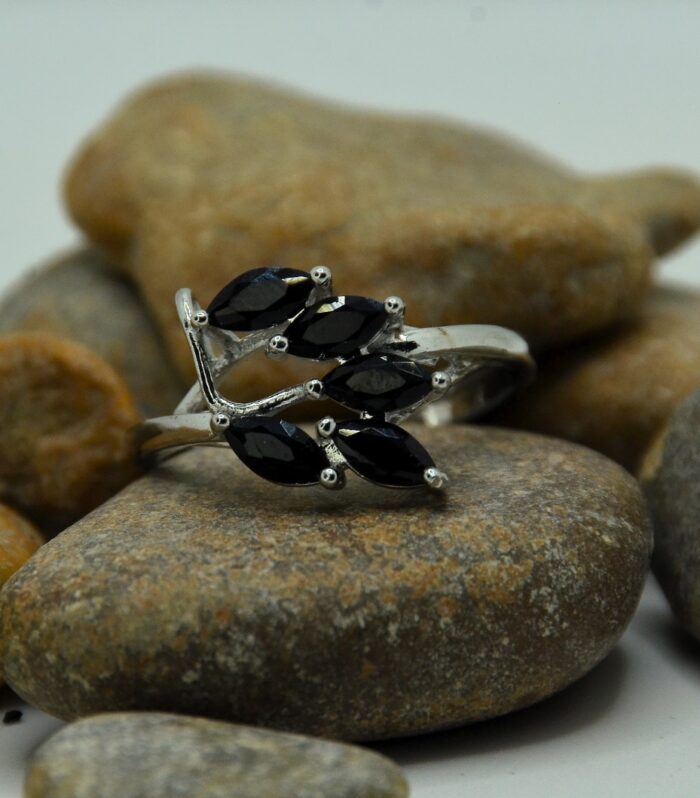 Elegant zircon ring featuring a brilliant-cut stone
