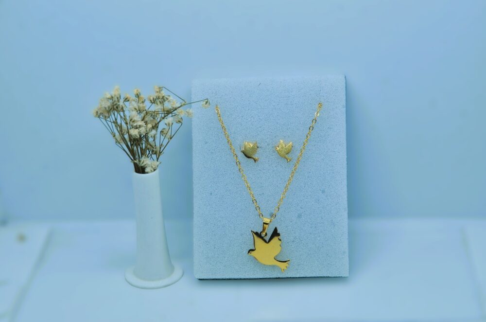 Graceful gold jewellery set featuring a Bird-shaped pendant and matching stud earrings, symbolizing peace and elegance. - Image 2