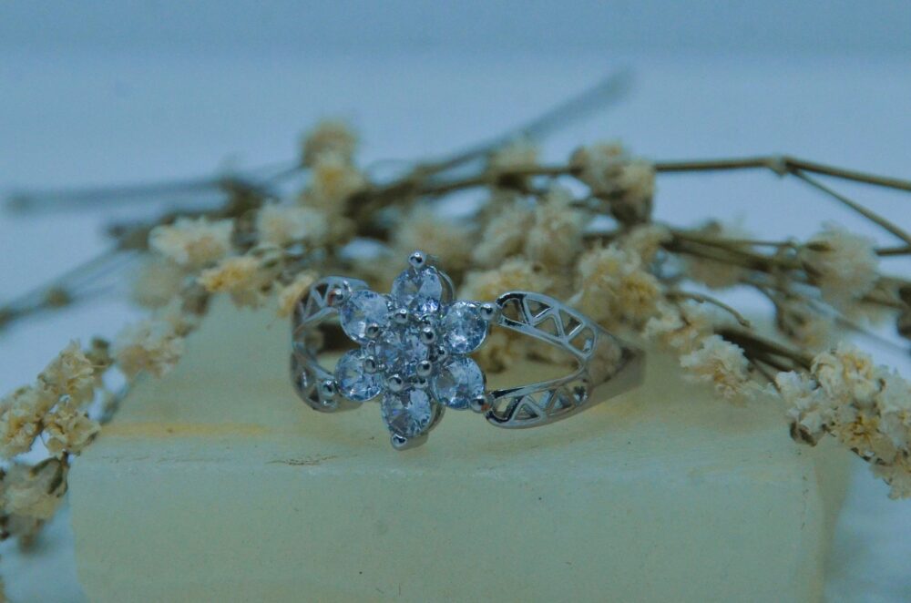 Delicate silver ring featuring a floral cluster of sparkling round-cut zircon stones with a filigree band design. - Image 2